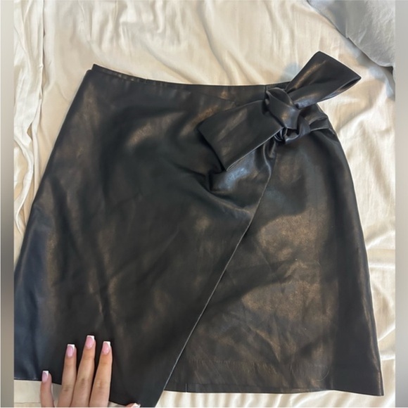 Wilfred Dresses & Skirts - Wilfred Black Mini Skirt with Bow Detail